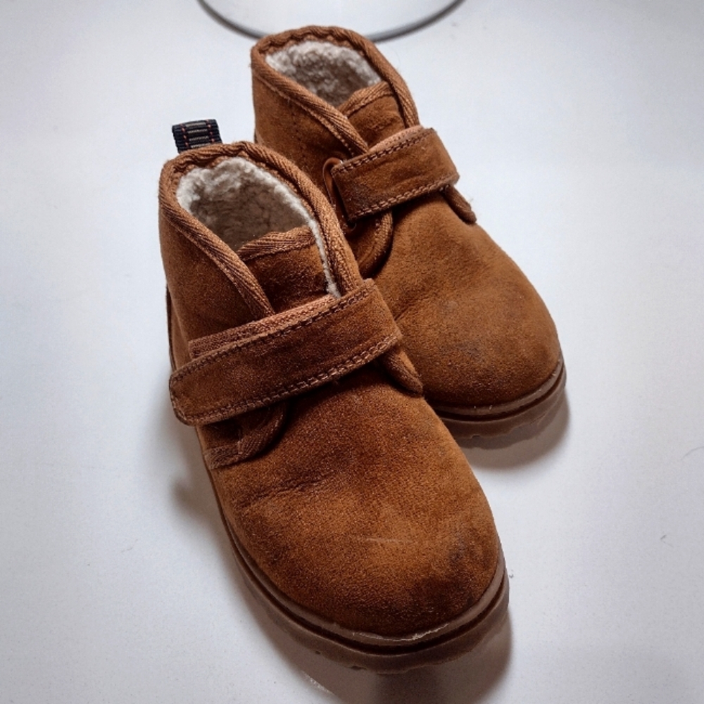 Boys Cat & Jack Tan Ugg-Style Chukka Boot with Velcro closure, size 7